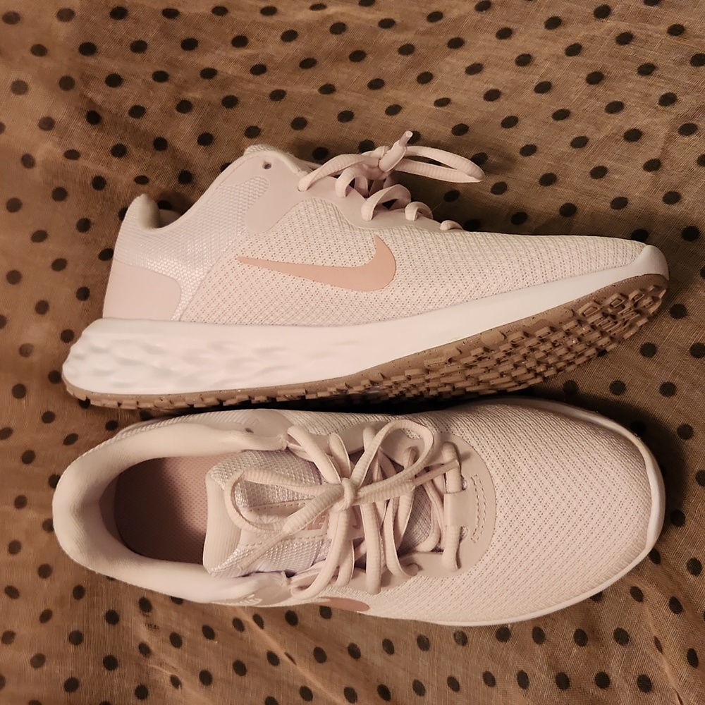 Nike womens sneakers. Light pink with darker pink Nike stripe.